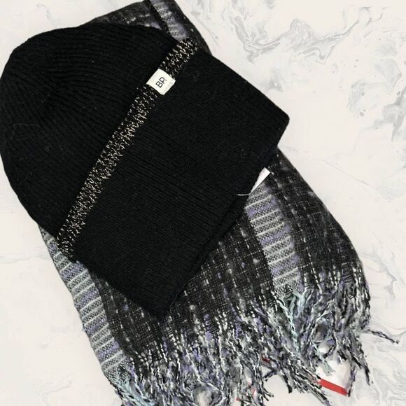 NWT BP Bundle of Cozy Fringe Pocket Blanket Scarf and Black Beanie- Gray/ Black - Picture 1 of 6